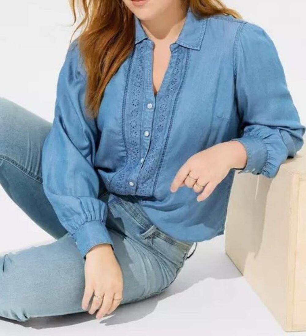 Torrid Chambray Button Up Shirt Sz 1X Blue Lace Trim Pintuck Long Sleeve V-neck
